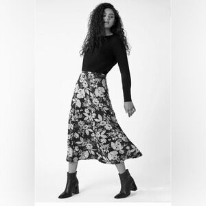 Black/White Floral Print Long Maxi Skirt NWT